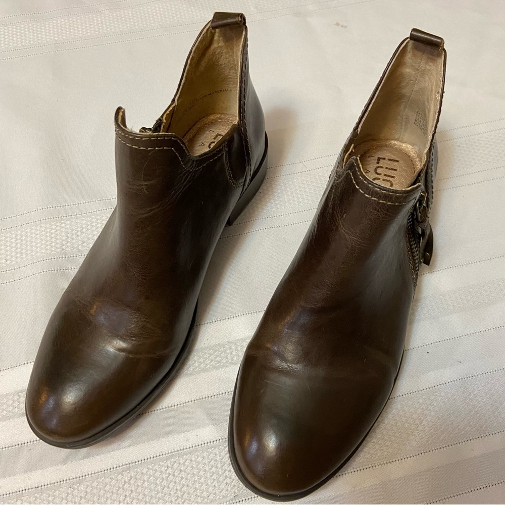 Lucca Lane Brown Leather Womens Ankle zippered Booties - size 6